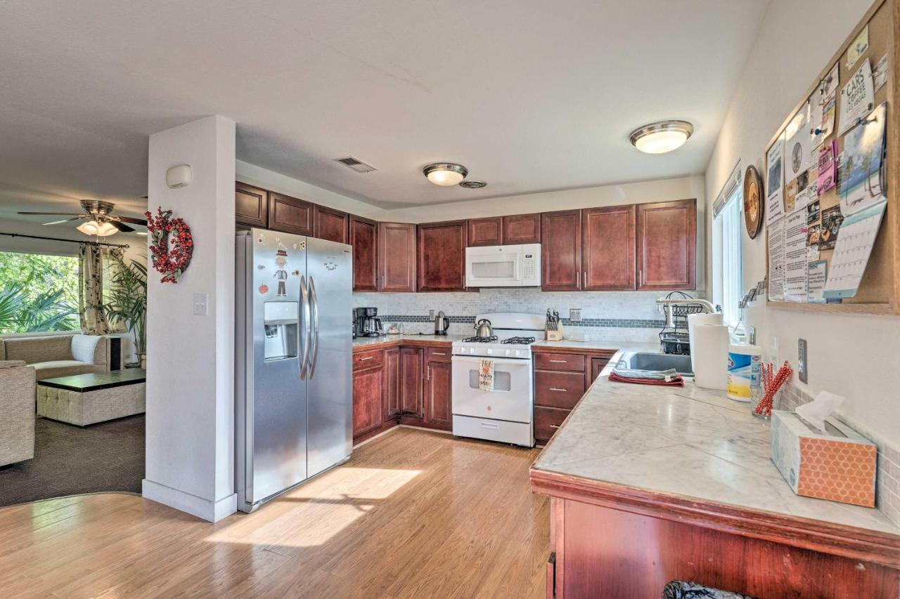 Vegas Oasis Home With Pool And Spa 7 Miles To Strip 라스베이거스 외부 사진