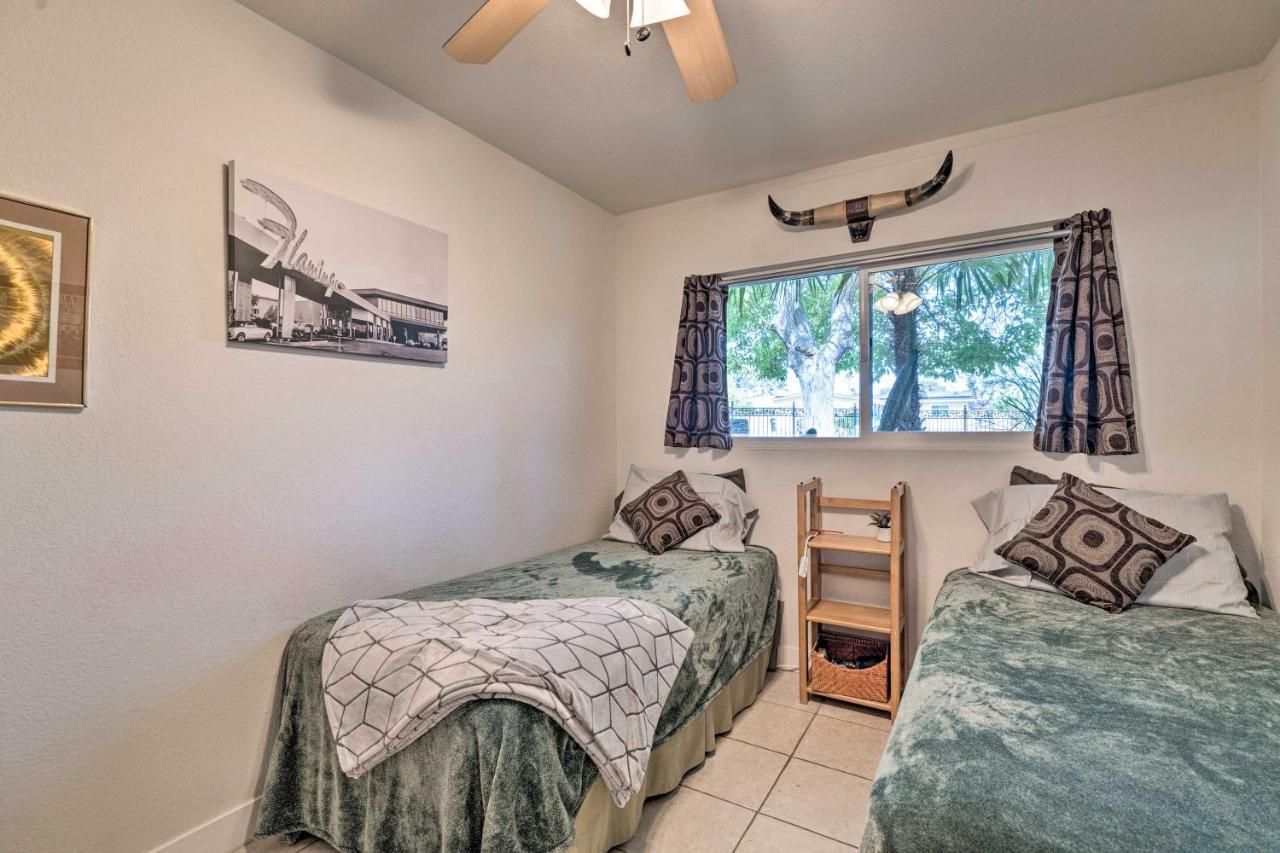Vegas Oasis Home With Pool And Spa 7 Miles To Strip 라스베이거스 외부 사진